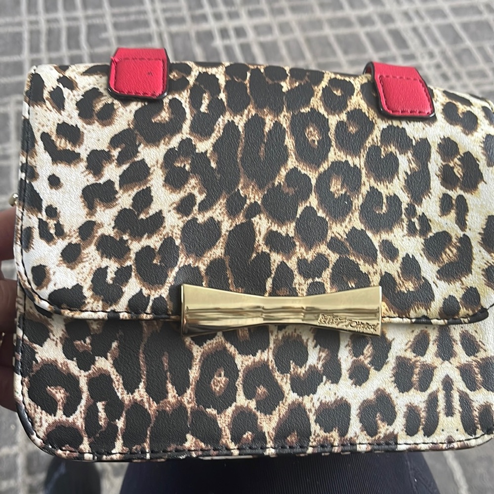 Animal print purse. Cross-body shoulder or use handle without strap